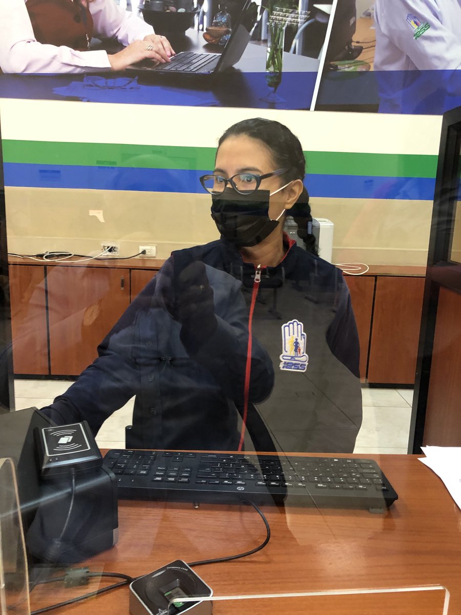 HanzeRoberto's tweet image. Todos nos quejamos del IESS, pero hay funcionarios eficientes, como la señora que me atendió en la agencia del Sonesta. También hay que saber aplaudir la eficiencia.