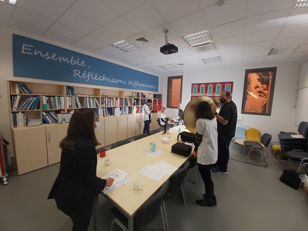 CollompR's tweet photo. #silence #catourne au @CHUdeNice #pharmacie Petit #teaser #sequence1 https://t.co/BCJqrQ3zCp