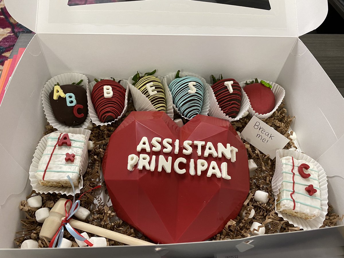 MrsCMontoya's tweet photo. Feeling blessed! Lucky to serve the awesome students &amp; staff at @PughRamsHISD  ❤️ Thank you everyone for making me feel special this week! #APWeek22 @MsArguelles_ @ms_drodriguez @MsJasmineAli1 @TheMrInfante @eli_matehuala @MrGarza_ @MsLopezTeach @MsMartinezG @EricaMGil https://t.co/Ot3ZBm287a