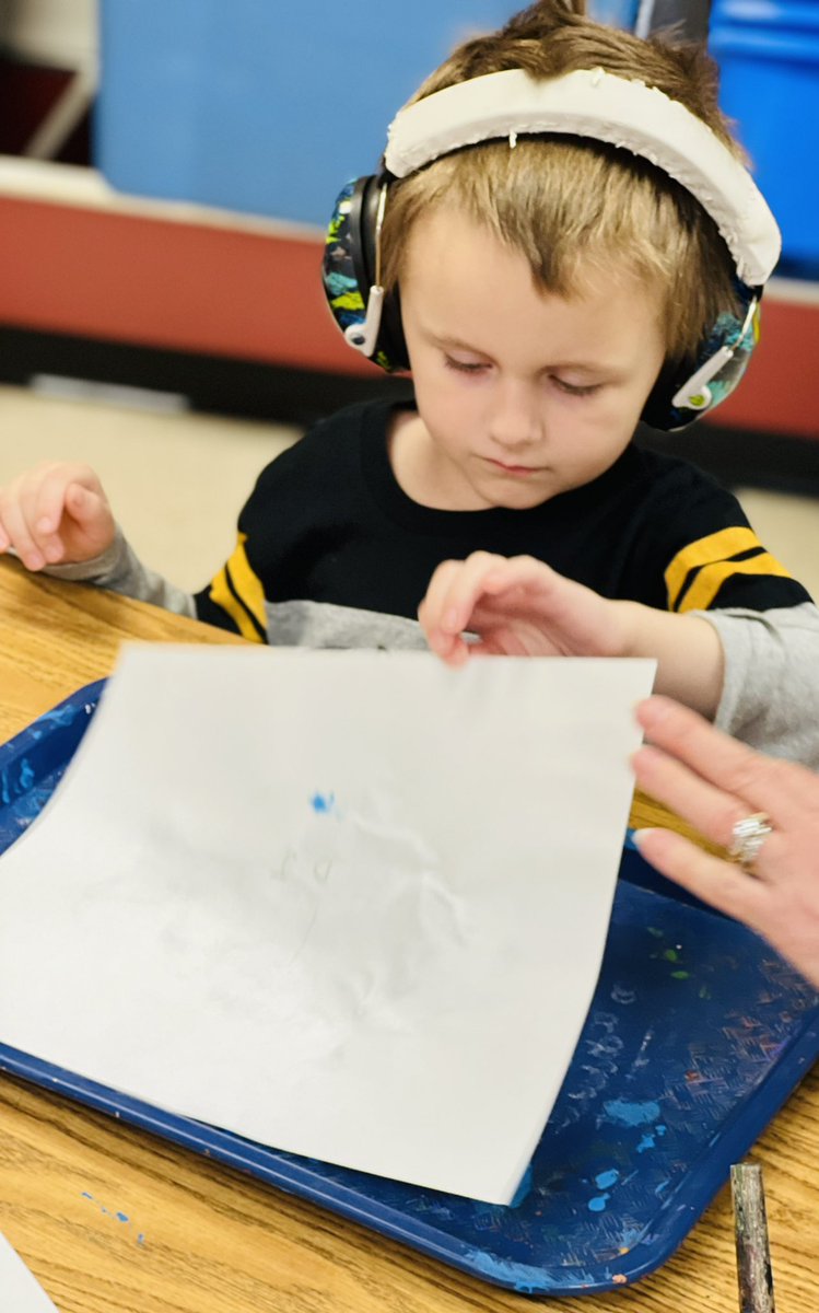 ClassWithCarly's tweet photo. We enjoyed making “gyotaku!”🐟 Thank you @frysensei and @EES_ArtRoom for this fun and engaging lesson! #everybodylearns #mustangpride🐴💙 https://t.co/hGoZv7VlUK