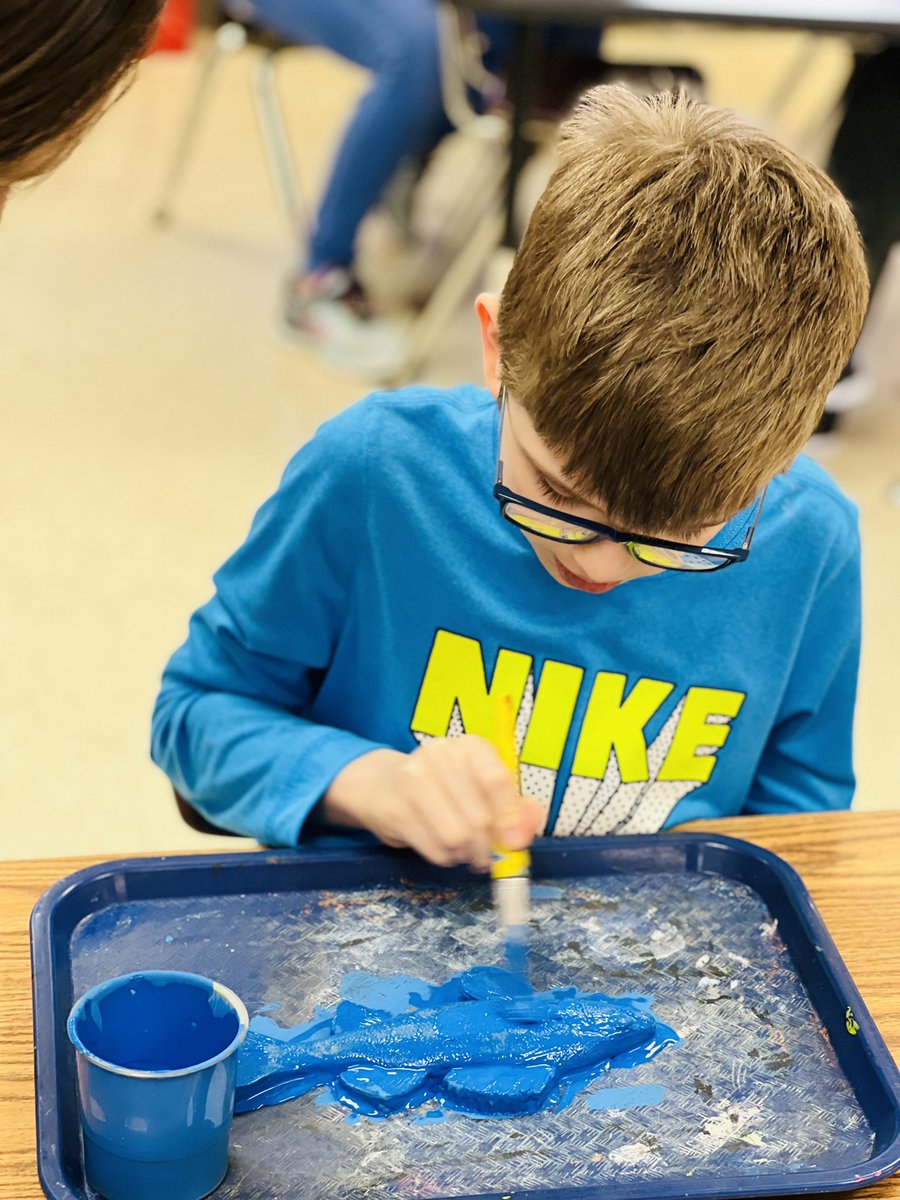ClassWithCarly's tweet photo. We enjoyed making “gyotaku!”🐟 Thank you @frysensei and @EES_ArtRoom for this fun and engaging lesson! #everybodylearns #mustangpride🐴💙 https://t.co/hGoZv7VlUK