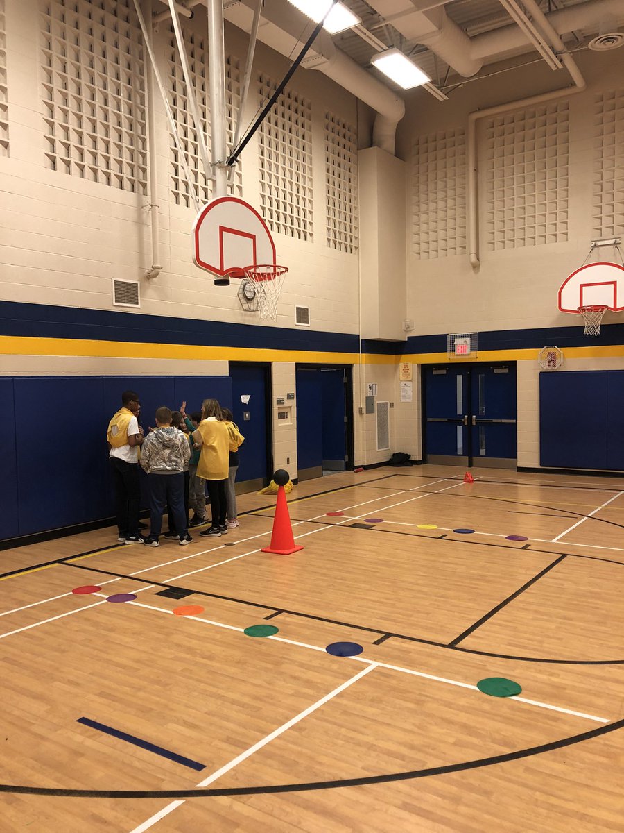 DelaurierMr's tweet photo. No planning time, no problem. My Kin degree came into go use during our phys. Ed. time. Students we’re collaborating &amp; strategizing during a tv time out in a heated game of long ball chaos https://t.co/Dhg5W7LohP