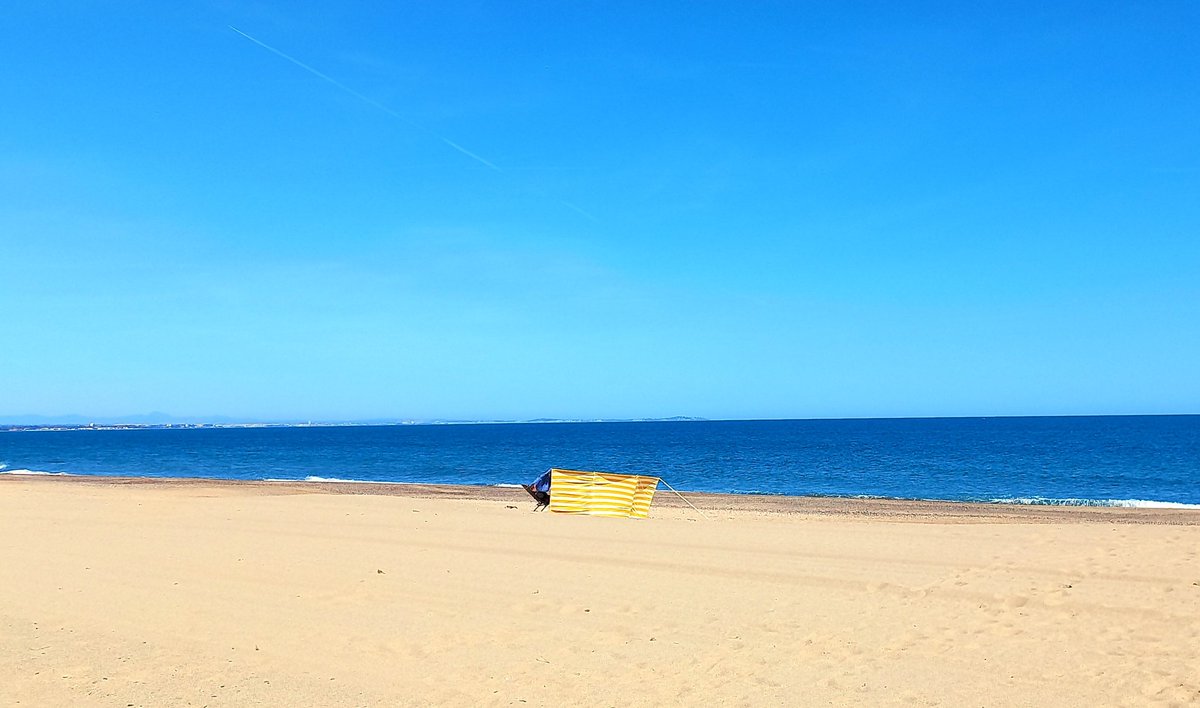 emmab212's tweet photo. Horizonte azul #playacristal #miamiplatja #costadaurada https://t.co/lXPwo2VrLG