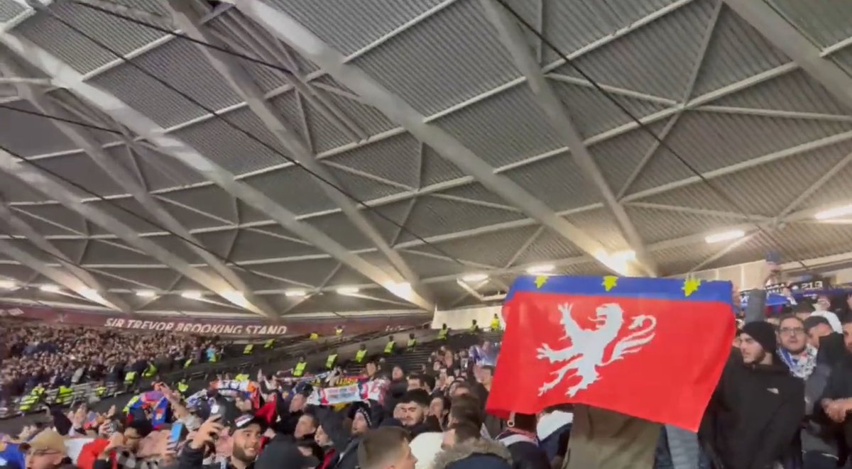 Ultras France tweet media