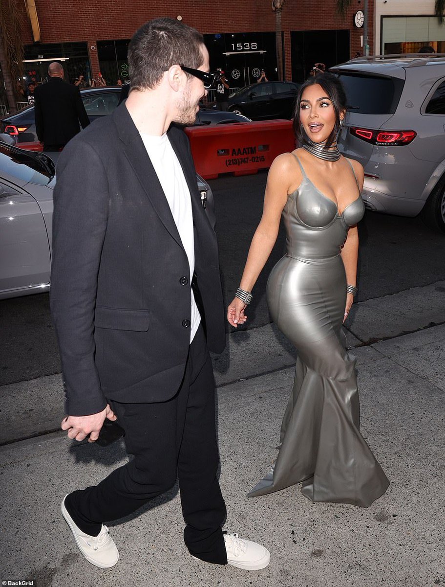 davidsonpics's tweet photo. pete and kim at the premiere for the new “the kardashians” hulu show! https://t.co/KXX1sSvSjj