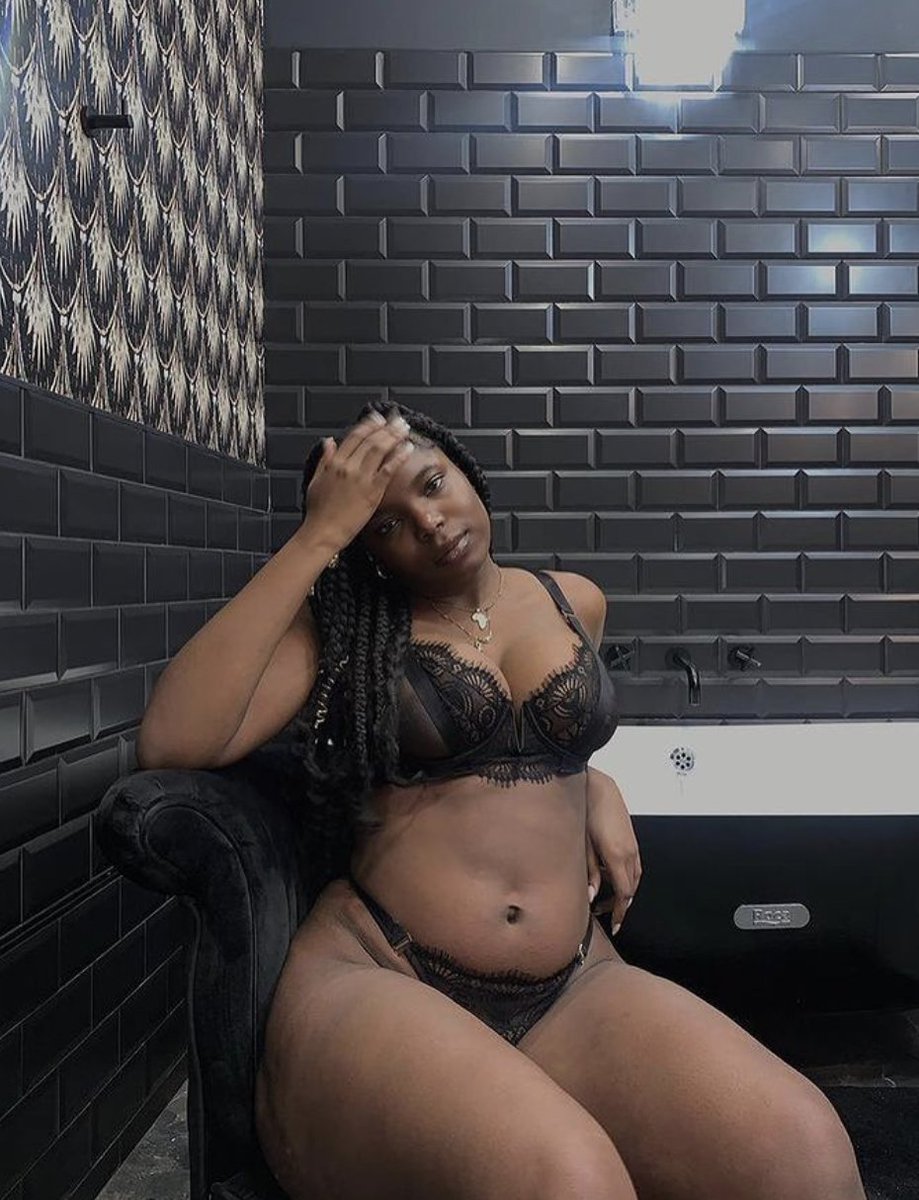 Bluebella's tweet photo. The Arabella is always ready for a photoshoot. ❤️ @sofia_remi looks stunning in our Art Deco-inspired set. 

-> https://t.co/S6NPOwjczE

#mirrorselfie #arabella #gorgeous https://t.co/mjchArvnZC