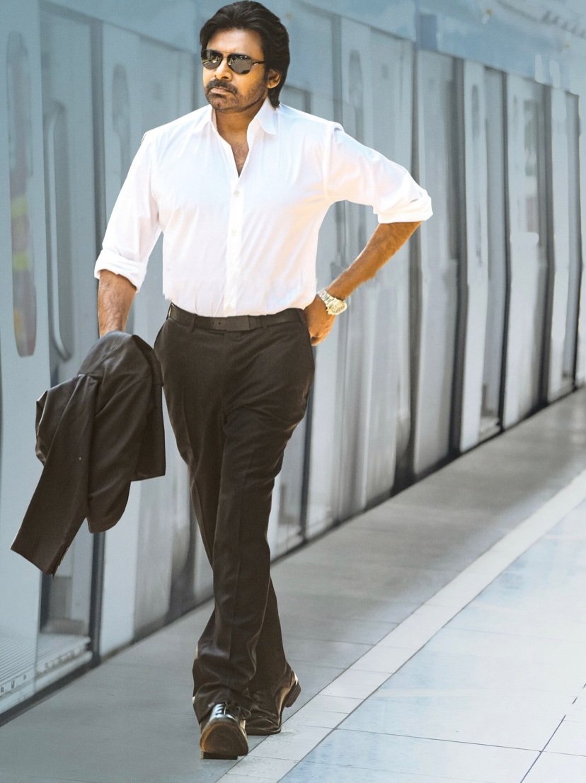 srikanth9956's tweet photo. Rampaaaaaage 🔥🏃👌💯💥😘💰💰💰

#1YearOfBBVakeelSaab
#PawanKalyan
#VakeelSaab https://t.co/bTZ2LvObqg
