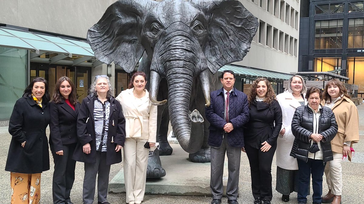 ConsulMexTor's tweet photo. Entrega de reconocimientos en @ConsulMexTor a las participantes de la Primera Edición del Programa Consular de Emprendimiento para mexicanas en el exterior. https://t.co/3FR2PvqEtF