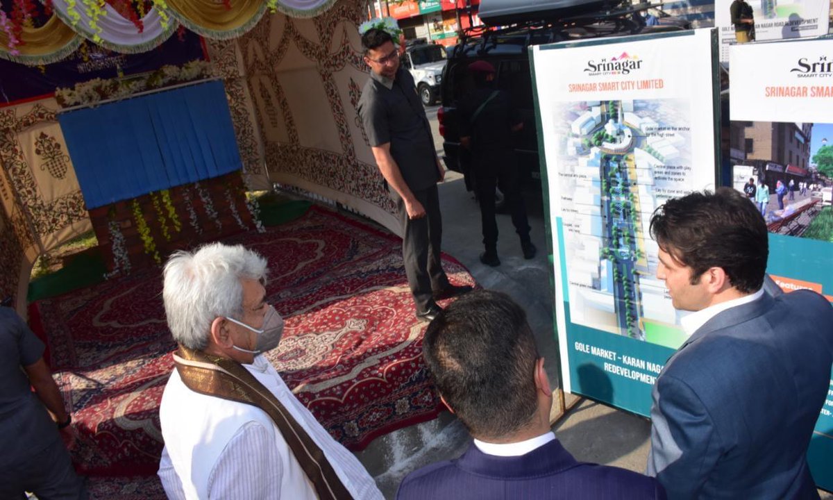 sclsrinagar's tweet photo. Hon'ble LG @manojsinha_ Sir laid Foundation Stone of 5 major projects planned by Srinagar Smart City which will transform Srinagar City. The ceremony was attended by Hon'ble @MayorofS, Chief Secretary JK Principal Secretary HUaDD, DIG Police JK, DivComK, DC Srinagar &amp; CEO SSCL https://t.co/MdDJXYydNE