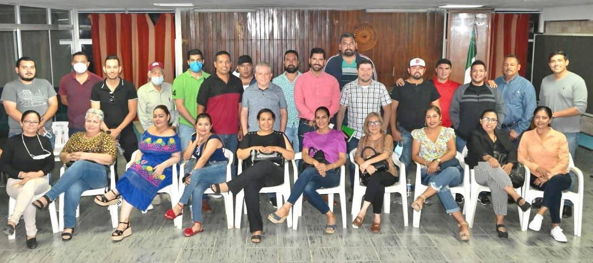 JCarlosPatron23's tweet photo. Ya estamos en Mazatlán y llegamos tumbando caña para nuestra cita con la historia este domingo 10 de abril.
#QueSigaAMLO
#FuerzaDistrito23
#EquipoRocha
#MazatlánConcordia https://t.co/eB41fq1o3z