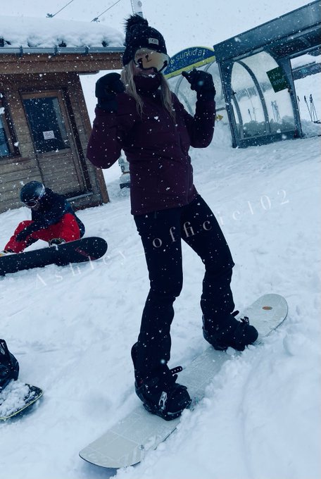 Journ&eacute;e de snow fini, vacances finis le retour demain .. et vous quoi de pr&eacute;vu pour ce week end ? 🏂🔥