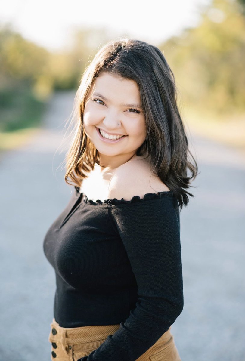 ✨Meet Sydney✨

I aspire to get a master’s degree in Clinical Mental Health Counseling and work with children and adolescents! A fun fact about me is that I’ve been to 30+ concerts - I love live music and entertainment!