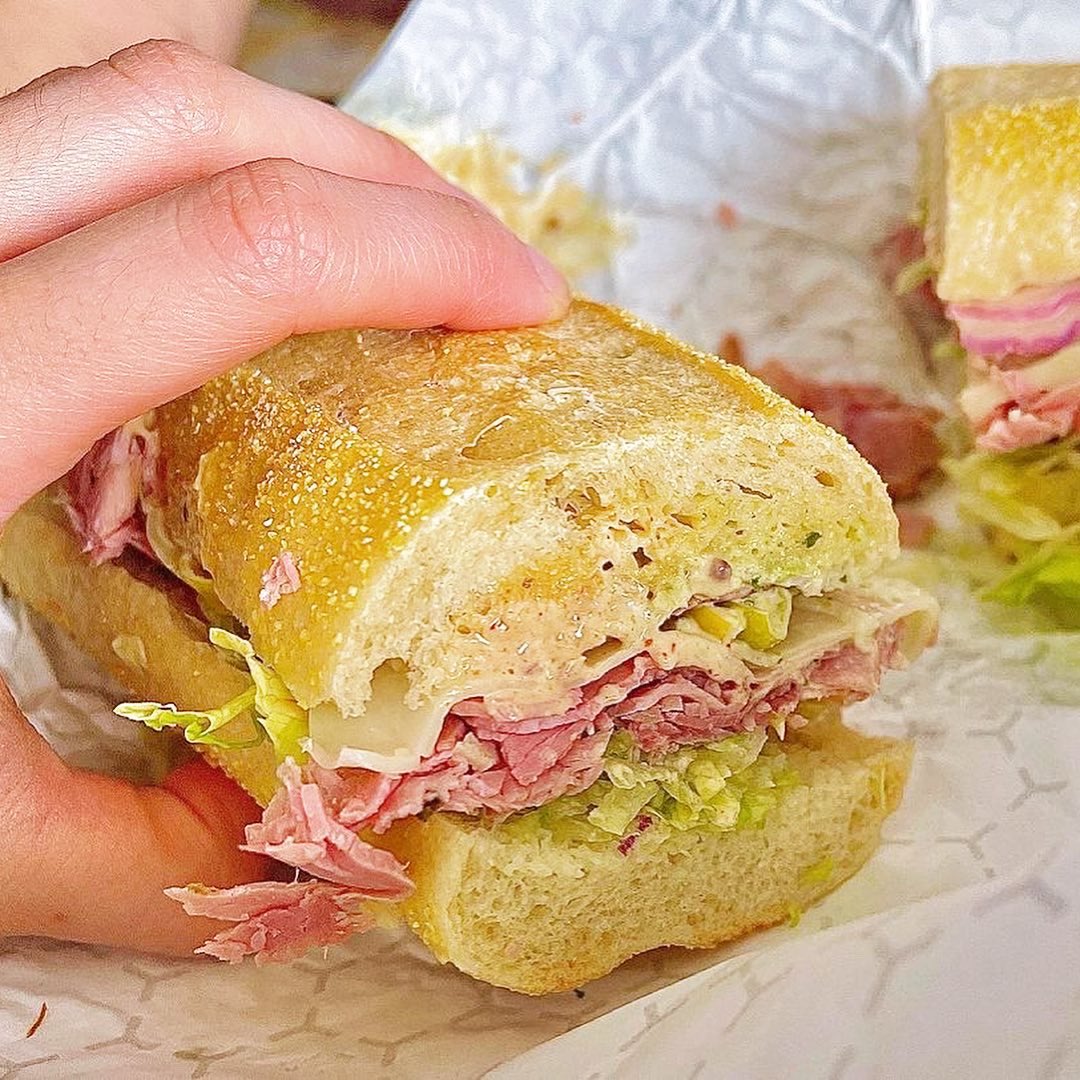 eatingyyz's tweet photo. This spot in downtown #Toronto serves up some tasty #sandwiches with super fun names! It will take you some time to make it down the list but here are a few yums to eeeat asap! 😁

ℹ️ @elmstdeli
📍 15 Elm St,
☎ 416-591-6411
🚇 Dundas Station

#torontofood #torontodeli #eatingyyz https://t.co/H1RVIrI5j3