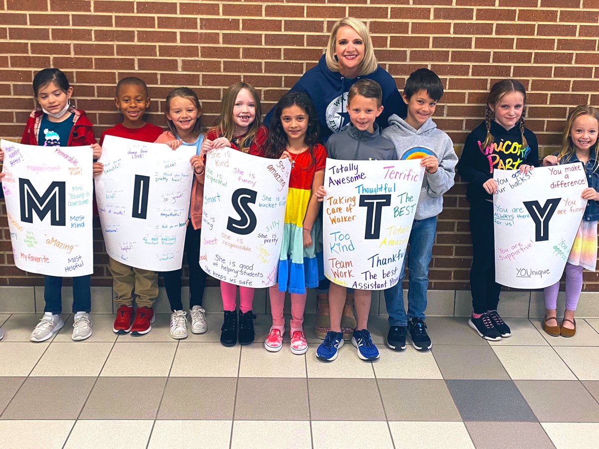 mistyryoung's tweet photo. It has been the Best.Week.Ever!!!! I LOVE my Walker Star Family so much! Thank you for everything! 1st Grade-you made every day special with the acrostic poem! #WalStars #mymisd 💚 https://t.co/hCOU6MjEFD