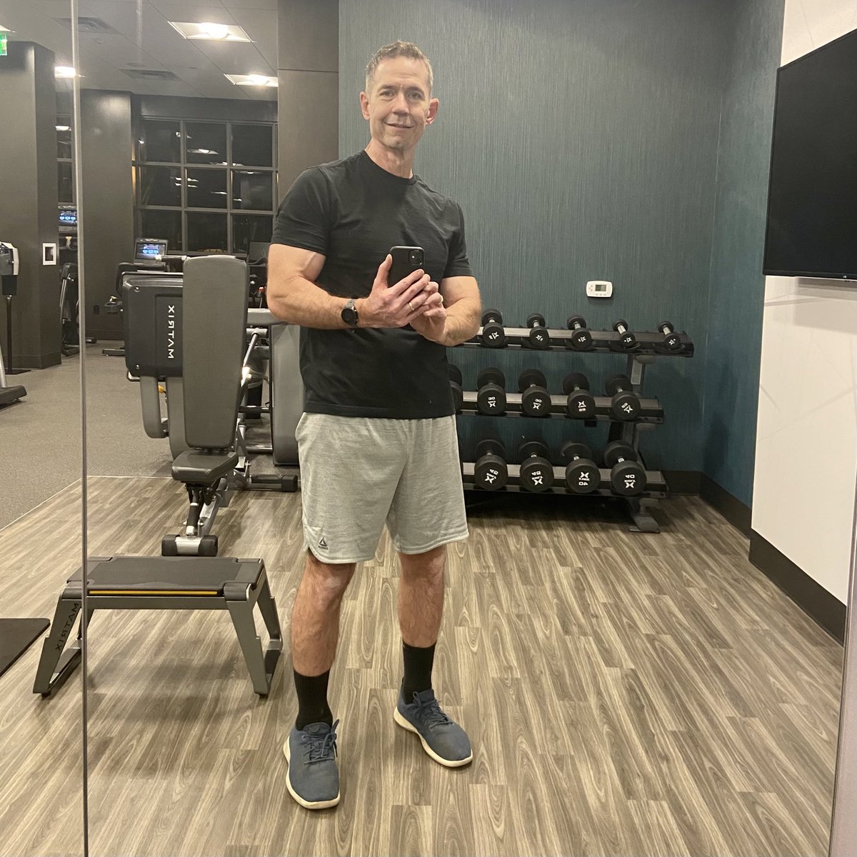 BiggestComeback's tweet photo. Now, at 202 pounds I’m “overweight”.🤔 https://t.co/tZzhzpSDMY