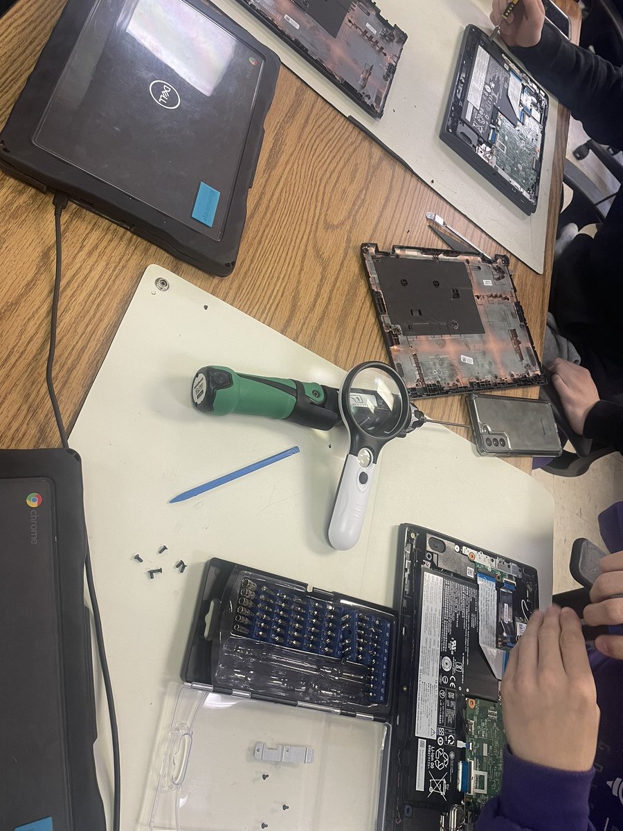 PHS_S_Support's tweet photo. More repairs are done each and everyday, will your device be next? Hopefully not! But hey? Who knows? https://t.co/T07PXV0NJM