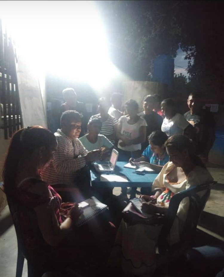 Equipo Regional Zulia de los Programas de Educación Indígena en atención al Pueblo Indígena Barí de la Sierra de Perijá.Orientando la elaboración de TEG,periodo académico y registro de participantes de los PNF y PNFA de la Comunidad de Saimadoyi y Karañakae. <a href="/NicolasMaduro/">Nicolás Maduro</a>