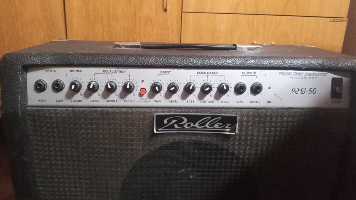 santiagodiaz_n's tweet photo. Vendo amplificador Roller. Con parlante Yahro de 10". El parlante original es de 12" y se va todo junto. No permuto, necesito el dinero.

Se va en $25.000. https://t.co/58u3fmopPV