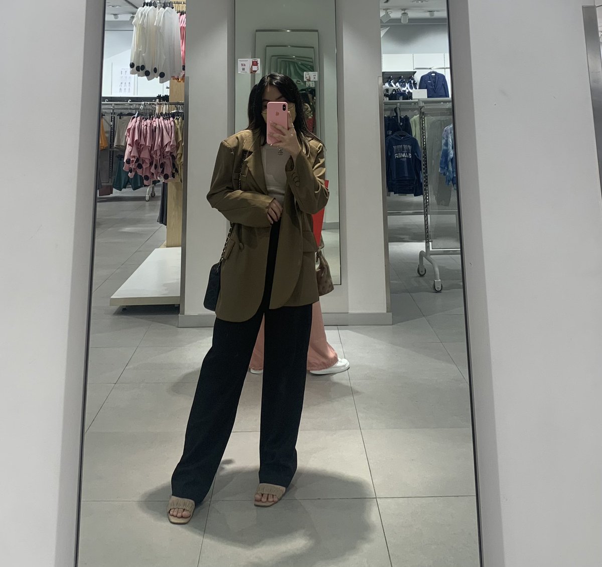 camintchoco_'s tweet photo. mirror mirror on the wall 🫣🫶

#ENSD #ENGENESelcaDay #SUNGHOON #ENHYPEN https://t.co/IRZqzuxTXy