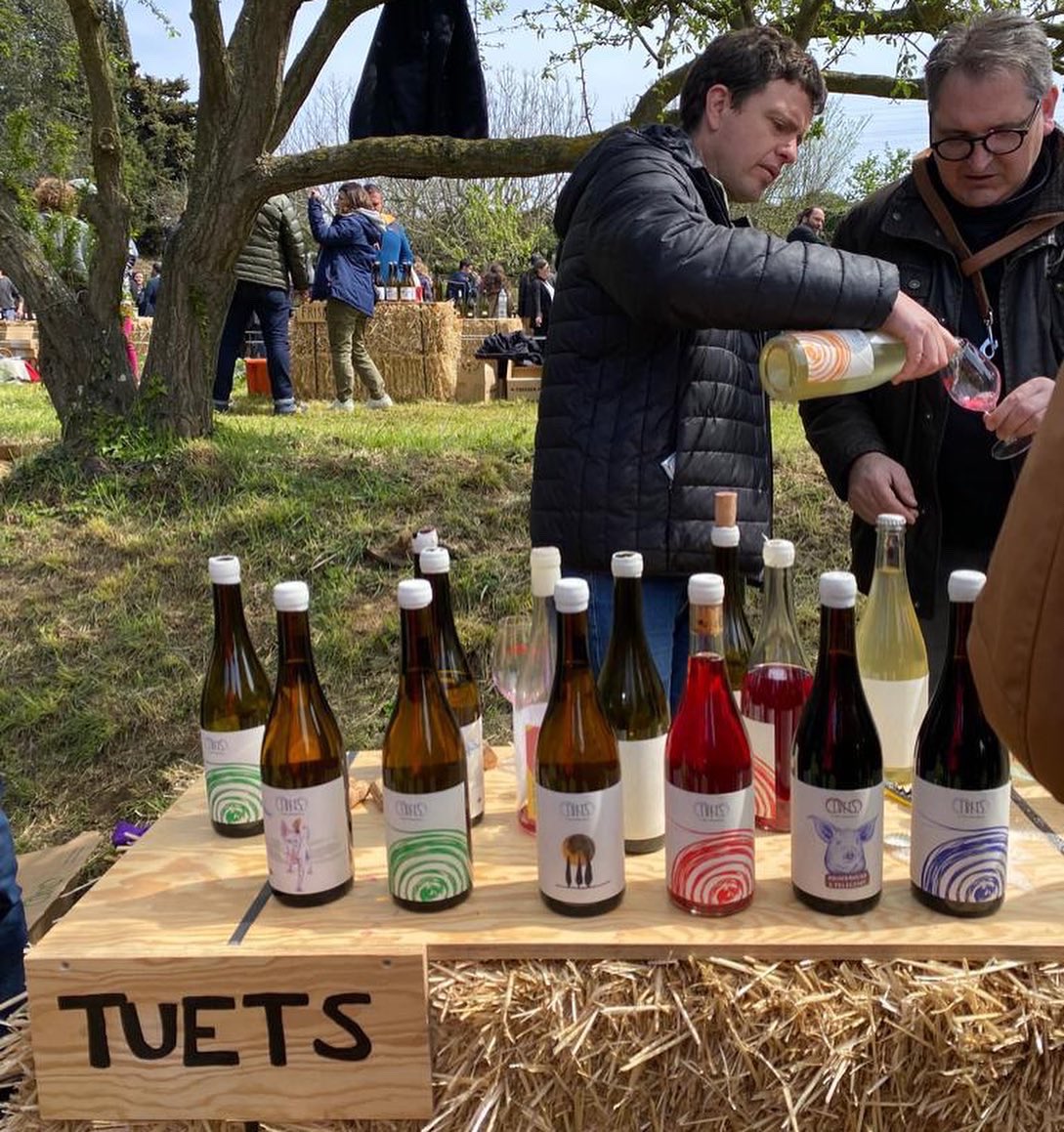 HumanVins's tweet photo. Sempre és un bon moment 🤘🏻 per gaudir del bon #vi amb amics 🔥, compartir la #passió de cada vinyater i el seu #paisatge.
Gràcies #Mamdelbo, @oriol_artigas #Natrus, @Vella_Terra i @bcnwineweek 🙌🏻 per una setmana intensa 🍷.
Seguim 🚀! https://t.co/SlfqGk7DjI