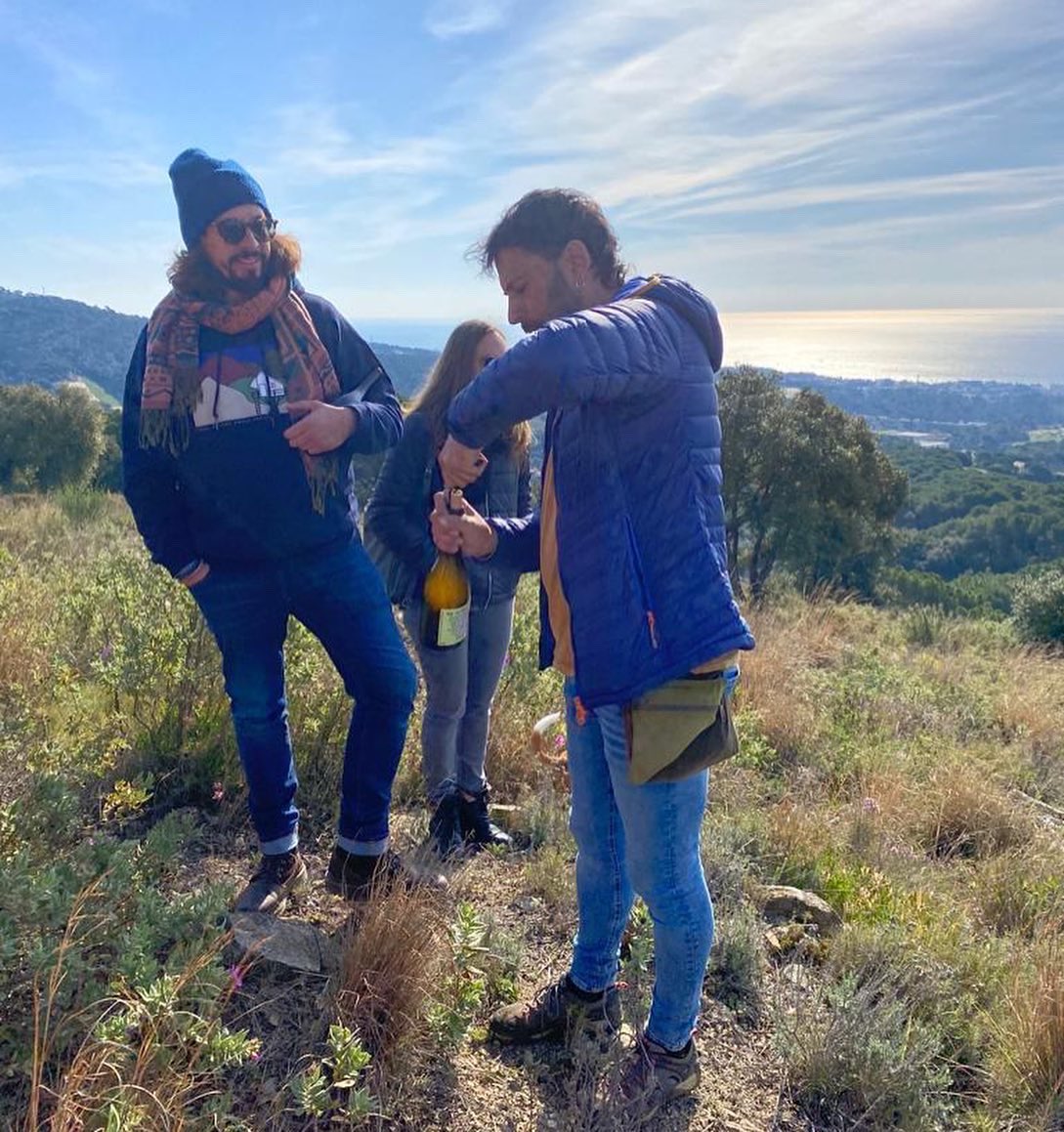 HumanVins's tweet photo. Sempre és un bon moment 🤘🏻 per gaudir del bon #vi amb amics 🔥, compartir la #passió de cada vinyater i el seu #paisatge.
Gràcies #Mamdelbo, @oriol_artigas #Natrus, @Vella_Terra i @bcnwineweek 🙌🏻 per una setmana intensa 🍷.
Seguim 🚀! https://t.co/SlfqGk7DjI