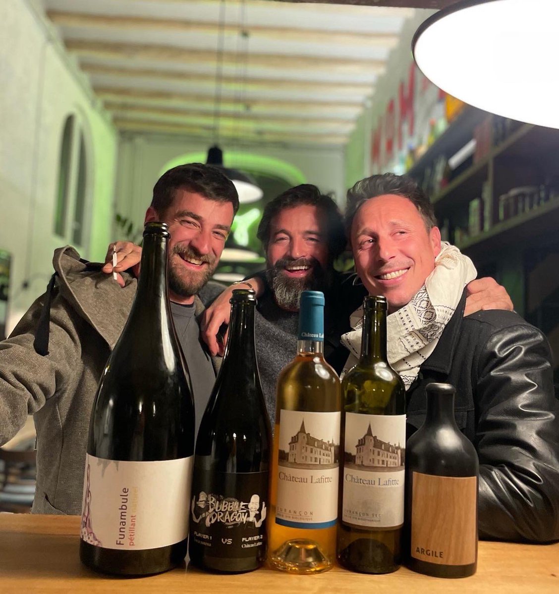 HumanVins's tweet photo. Sempre és un bon moment 🤘🏻 per gaudir del bon #vi amb amics 🔥, compartir la #passió de cada vinyater i el seu #paisatge.
Gràcies #Mamdelbo, @oriol_artigas #Natrus, @Vella_Terra i @bcnwineweek 🙌🏻 per una setmana intensa 🍷.
Seguim 🚀! https://t.co/SlfqGk7DjI