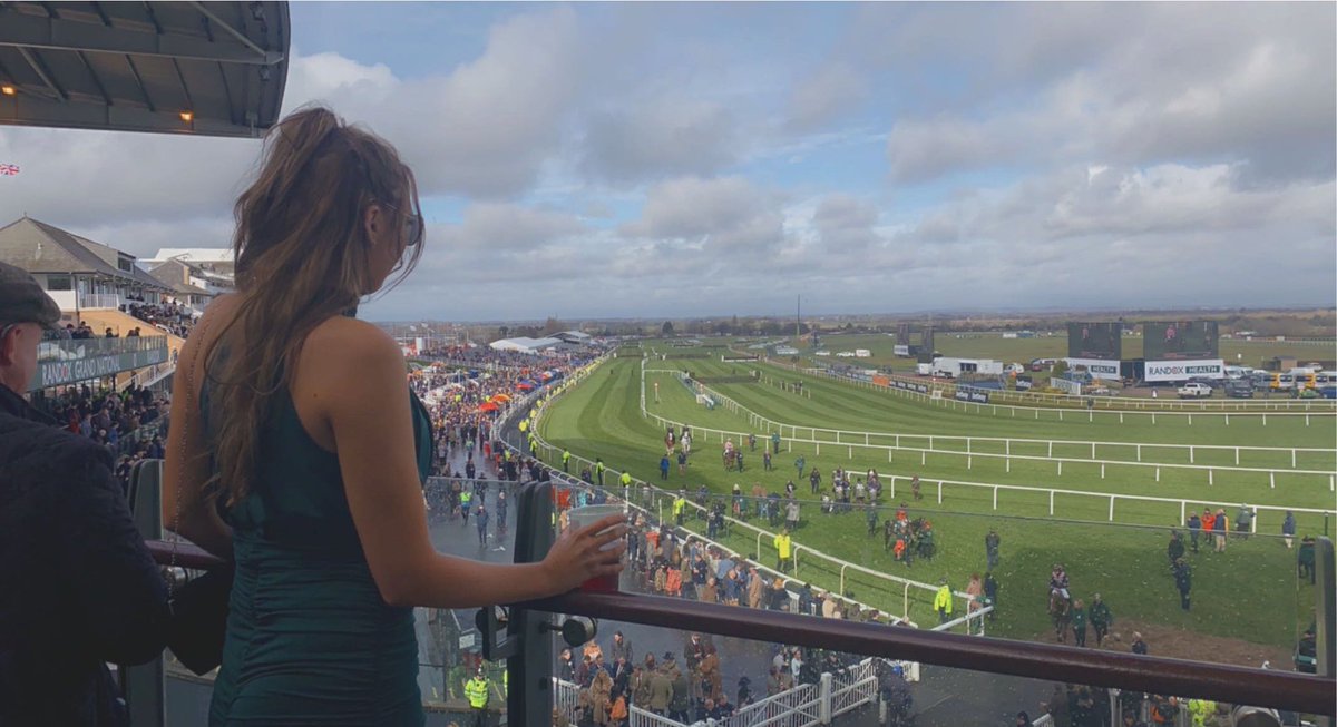 SarahLouOffical's tweet photo. This view NEVER gets old… @AintreeRaces #aintreeraces #raceday https://t.co/ZttC37L4gZ
