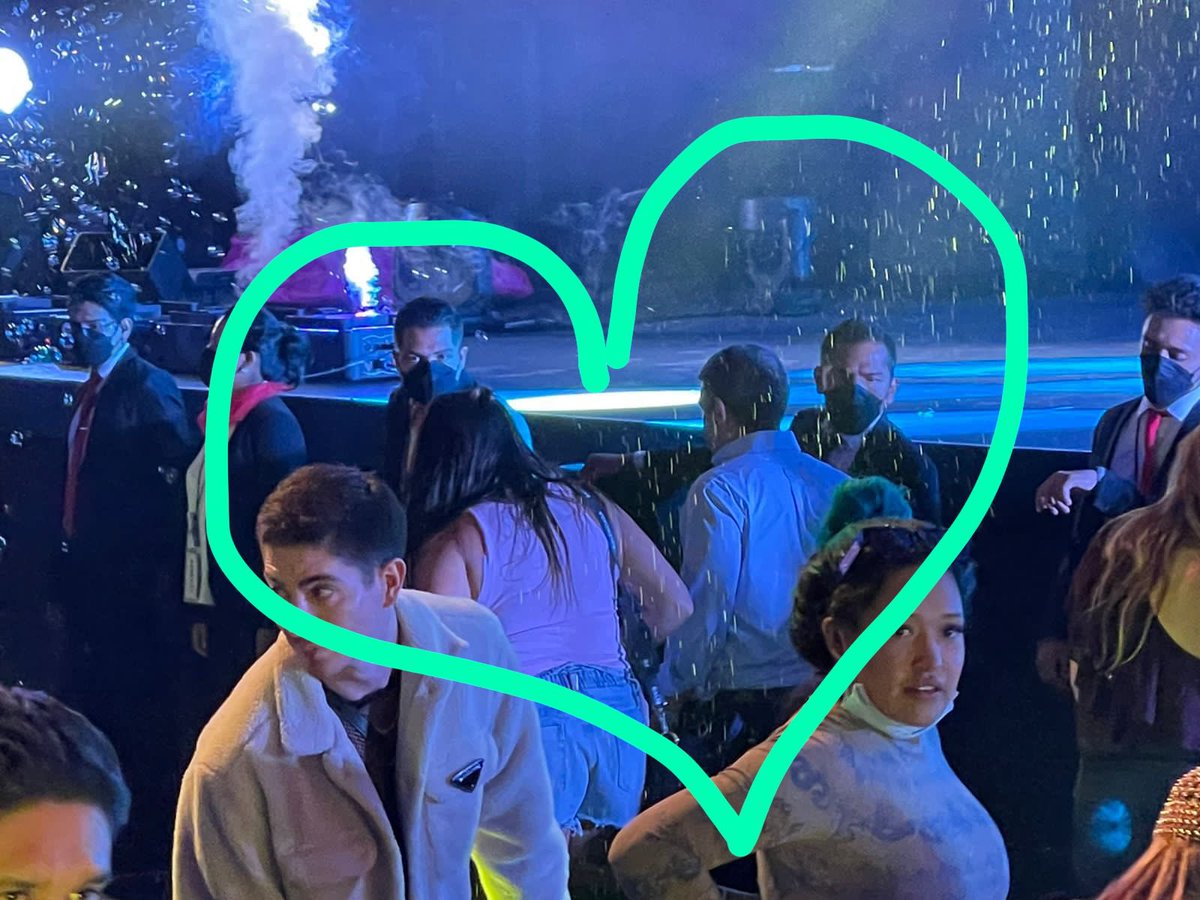MarshaGastelum's tweet photo. Lo negaban y ya hasta se dejan ver juntos. El alcalde @mauriciotabe y su directora @AlessandraRdlv ahora pareja sentimental, disfrutando en 1a fila el concierto de Gloria Trevi en el Auditorio nadie me lo contó yo los ví. @ContraloriaCDMX no es nepotismo que tu novia sea tu DG? https://t.co/mtH9FmMieq