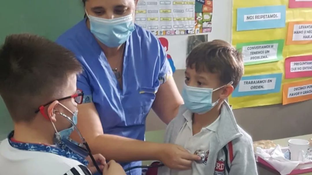 ComplejoEdu's tweet photo. NIVEL PRIMARIO
En el día mundial de la Salud, los estudiantes de 2° grado A y B de nuestra #primariaRubénDarío recibieron la visita de una doctora, especialista en pediatría. 
#salud #pediatria #educación #conelmismoamordesiempre #ComplejoEducativo https://t.co/AwTsryAL5k
