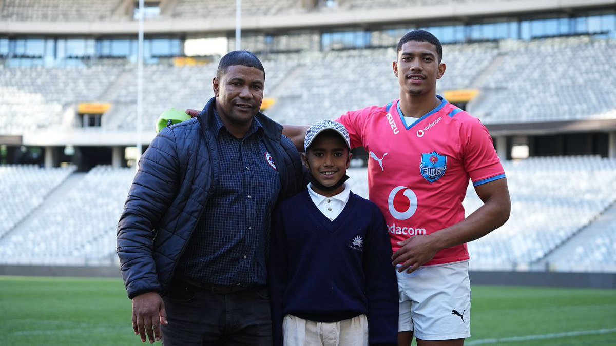 Superfans came through to wish the Vodacom Bulls good luck at training for their <a href="/Vodacom/">Vodacom</a> #URC game tomorrow  👊😃👊 #STOvBUL