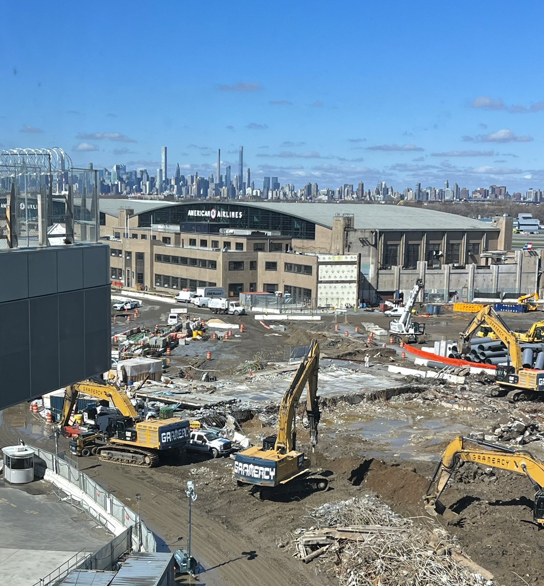 ricedavidw's tweet photo. @LGAairport @AmericanAir 
We absolutely love what you’ve done with the place! Can’t wait to see the final results! https://t.co/ELRvc7xAMp