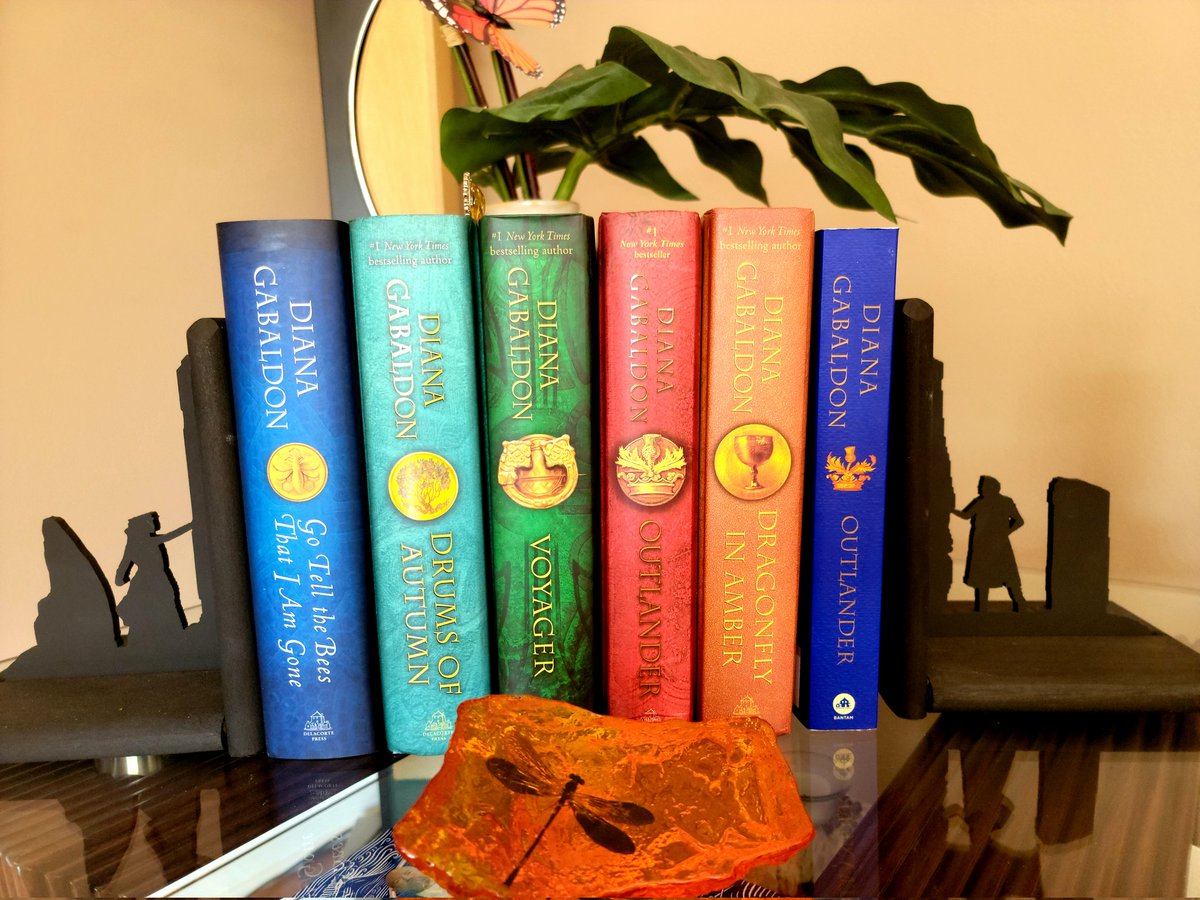 SchnepsTamara's tweet photo. @Writer_DG 
 TYSM for my Happy Bday signed book #GoTelltheBees!!
Although I've never been much of a reader you've changed my world♡I love every moment &amp; detail🙌❤️The most wonderful gift you've given us is #Outlander
#JamieFraser
The most beautiful love story ever told❤️❤️‍🔥💕 https://t.co/WukWViDk9H