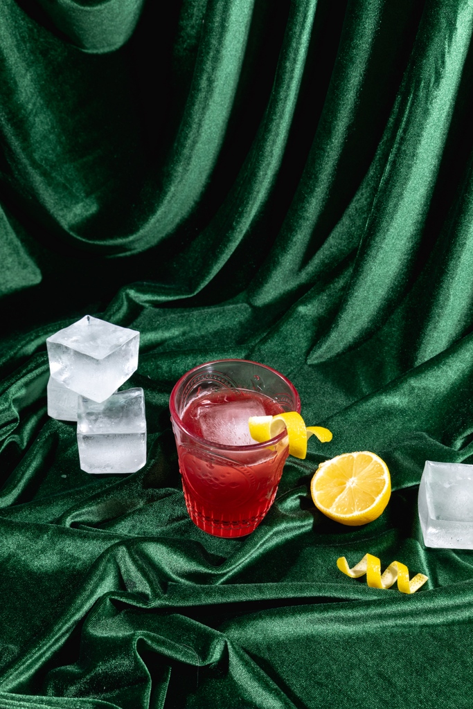 DistractionUM's tweet image. Though you may have heard of kombucha or seen it on a grocery store shelf, you might still be wondering: WTF is it? Consider this your Intro to Kombucha class, minus the syllabus. Link in bio!

words_ andrea valdes-sueiras. photo_ julia dimarco. design_keagan larkins.