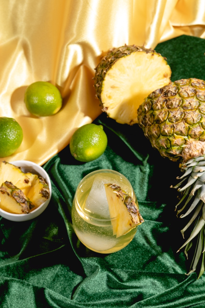 DistractionUM's tweet image. Though you may have heard of kombucha or seen it on a grocery store shelf, you might still be wondering: WTF is it? Consider this your Intro to Kombucha class, minus the syllabus. Link in bio!

words_ andrea valdes-sueiras. photo_ julia dimarco. design_keagan larkins.