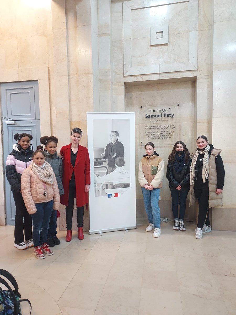 LuciePitiot's tweet photo. La section sportive féminine de football du @VillonCollege était de sortie cet après-midi pour un événement qui relie les valeurs du sport et l'éducation 
#footballforSchools
@education_gouv 
@UNSS_Paris 
@FFF https://t.co/zP97dGiYOe