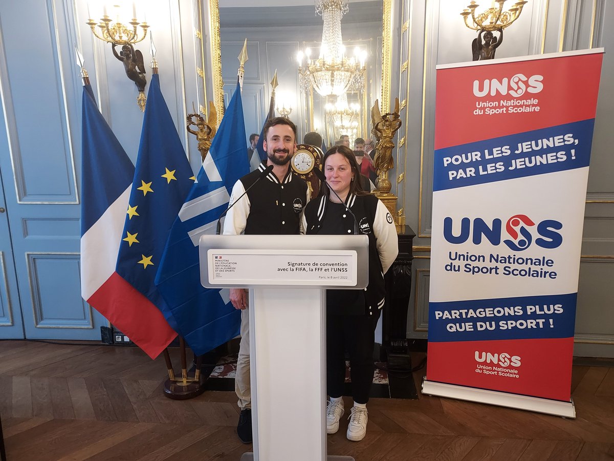 LuciePitiot's tweet photo. La section sportive féminine de football du @VillonCollege était de sortie cet après-midi pour un événement qui relie les valeurs du sport et l'éducation 
#footballforSchools
@education_gouv 
@UNSS_Paris 
@FFF https://t.co/zP97dGiYOe