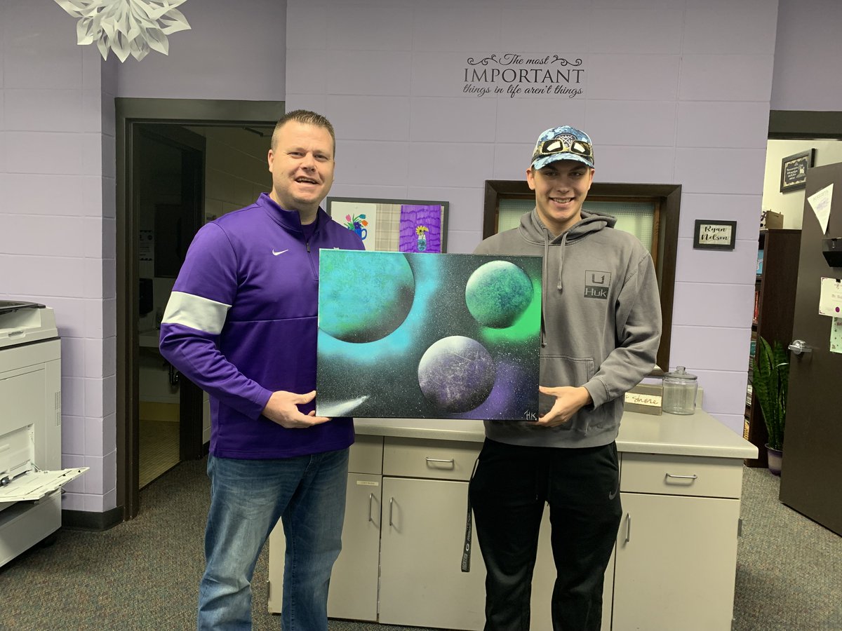 augusta_beavers's tweet photo. Augusta senior, Hunter Kirchoff, presented school superintendent, Ryan Nelson, with this amazing piece of his artwork! Mr. Nelson enjoys engaging and connecting with students, and was excited and thankful for this gift!
#beaverproud https://t.co/b4a0mmp0Nx