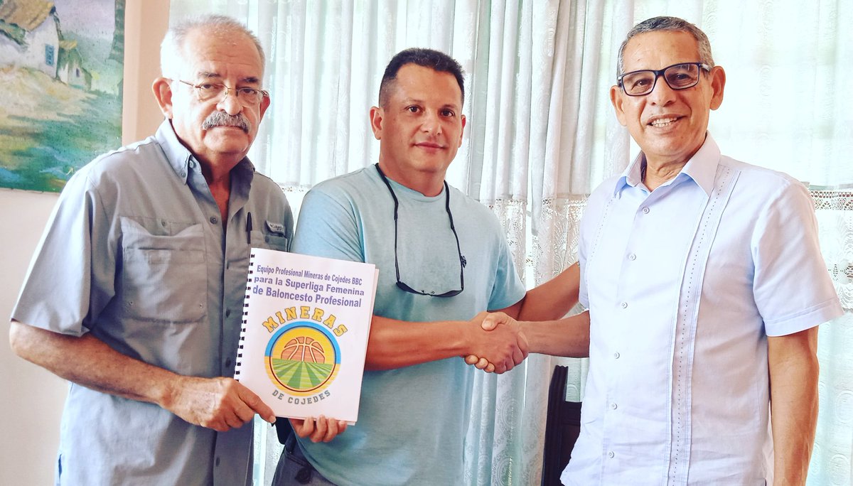 Mineras de Cojedes 🏀 tiene el honor de anunciar al profesor Aquiles Terán (derecha) como nuestro entrenador para la temporada 2022 de la Super Liga Femenina 2022. 
La pretemporada del equipo arranca el próximo lunes 11 de abril en San Carlos. 

#VamosMineras #VamosCojedes