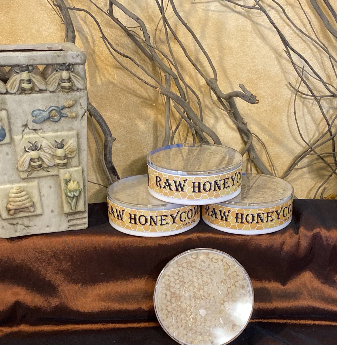 Sweet and natural, pure honeycomb! Excellent for garnishing desserts or, like us, enjoying straight off a spoon!