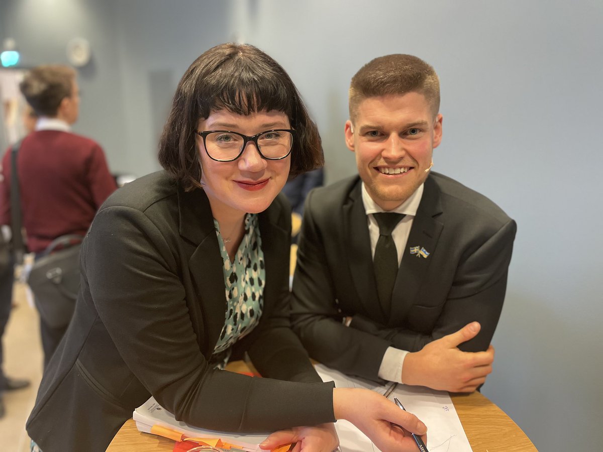 Jag och <a href="/OliverRosengren/">Oliver Rosengren</a> är inte alltid överens men det var fint att ses och prata ekonomisk familjepolitik. Det gör vi om!