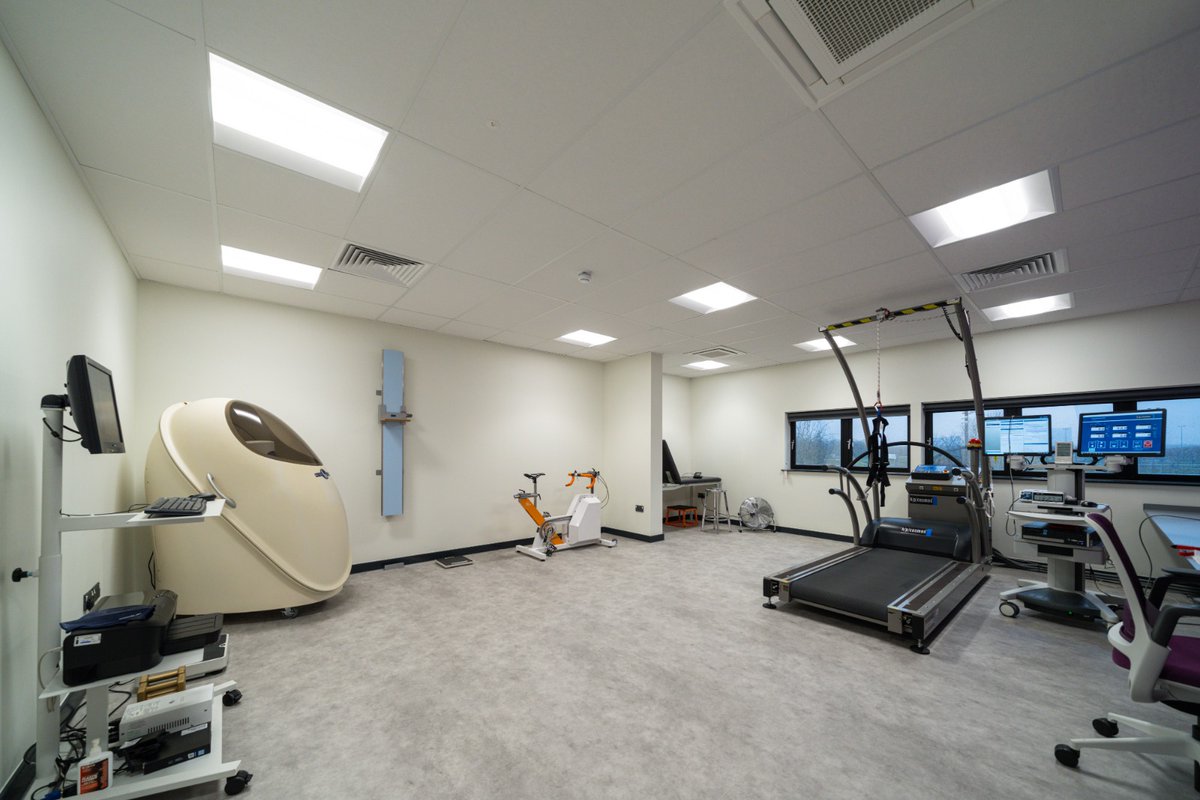 Brilliant day speaking to the first and second year @UHsportstherapy students on behalf of the <a href="/TheSSTofficial/">Sports Therapists</a>.
Fantastic facilities, staff and students! #choosesst #futuretherapists