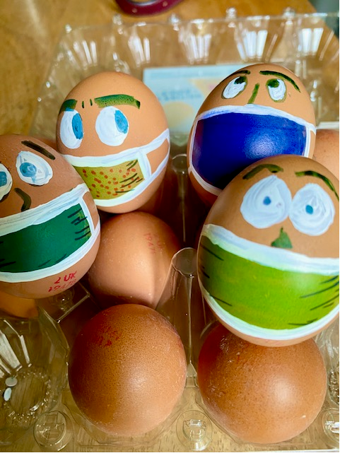 sirmanfer's tweet photo. Decorate hens egg competition at @Bruneluni my entry is below 👇 looking forward to seeing the other entries 🥚 🐣 PS - don’t drop them I forgot to boil them 🤪
@SaIL_at_Brunel @AspihTechSig @sim_aware
#technicians #TMIH @kerry_truman #Friday E #Easter2022 https://t.co/zOh3RVZf4P