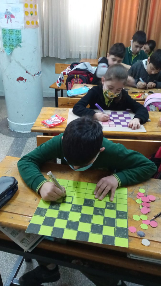 3/D sınıfı öğrencileri, öğretmenleri Banugül Tanış rehberliğinde zeka oyunları etkinliği yaptılar. <a href="/tcmeb/">Millî Eğitim Bakanlığı</a> <a href="/memleventyazici/">Levent Yazıcı</a> <a href="/istanbulilmem/">İstanbul İl Millî Eğitim Müdürlüğü</a> <a href="/mucipkina/">Mucip KINA</a> <a href="/FatihilceMEM/">Fatih İlçe Millî Eğitim Müdürlüğü</a>