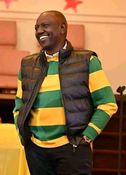 Give him 10000 likes 💛 and 500 Retweet 
Deputy President William Ruto
Hatupangwingwi