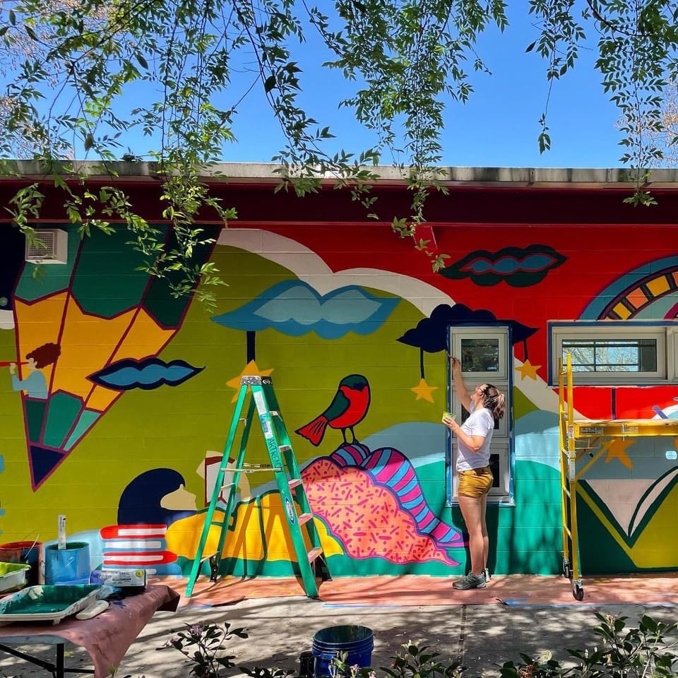 ArtReachSD's tweet photo. Heatwave Painting 🔥
-
Teamwork is Dream Work
-
Process pix! 
-
Artist: Nazanin Amiri Meers 
Mural Team: Katy, Chloe, Izzy, Simona 
School: @FletcherSDUSD 

#artreachmuralprogram #artreachsd #muraleducation #collaborativemural #schoolmural #artseducation #artsnonprofit https://t.co/BPb8rPtV80