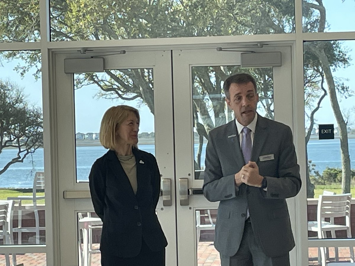 Amanda K. Dixon tweet media