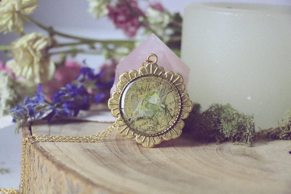 MoniqueReneeArt's tweet photo. ✨ Shop Update is live! ✨ 
I’ve got new styles, including the vintage paper designs. I’ve also got some Mother’s Day inspired pieces too! As always, I do take custom orders. 
https://t.co/iBArvv9ZWy https://t.co/Z3sz7A8bpS