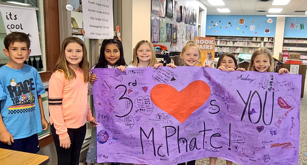 MsMcPhateGISD's tweet photo. Our sweet @mambrinosteam Third Graders just brightened this #NationalLibraryWeek22 for me! #headinthegame #theresnoplacelikemambrino #10Houses1Family @granburyisd https://t.co/bRo2XHGIKF