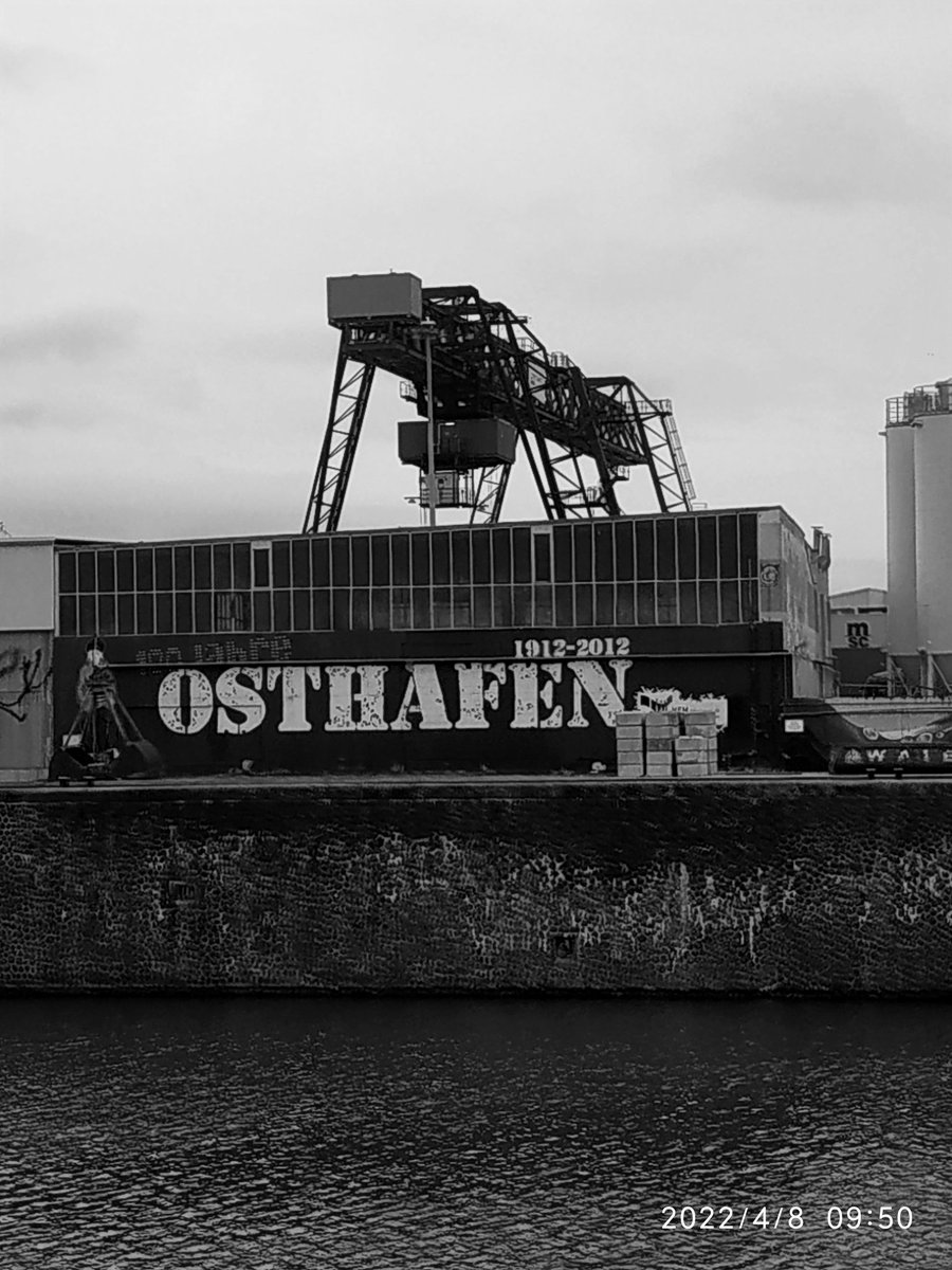 vonostend68's tweet photo. frankfurt/osthafen. https://t.co/xYnQifEnJ4