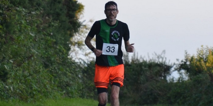 PB Runner #3 - Me (Simon Linklater) 🖤🧡

<a href="/ukRunnuR/">RunnuR 🏅</a> 

⏱ 5K - 19:49
⏱ 10K - 41:53
⏱ Half - 1:37:37
⏱ Marathon - 4:44:27

Just loving the journey tbh and hoping it's only just begun. 
pbrunner.co.uk/runners/simon-…

#pbrunner #mentalhealthmatters